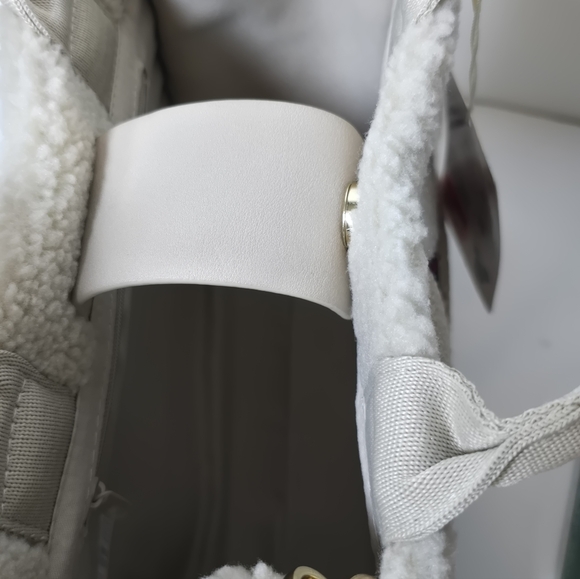 Disney Primark Winnie the Pooh Sherpa Cream Crossbody Satchel NWT - Picture 4 of 7